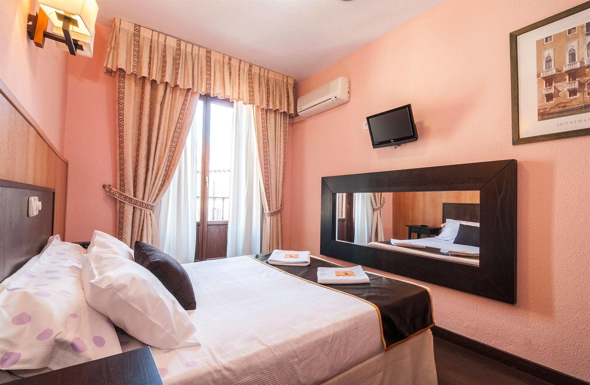 Hostal Gallardo Μαδρίτη Εξωτερικό φωτογραφία